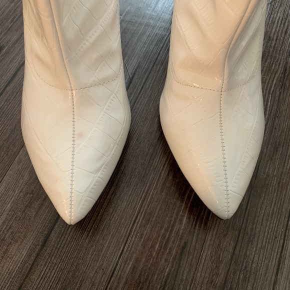 White Fashion Nova Boots - Picture 4 of 4